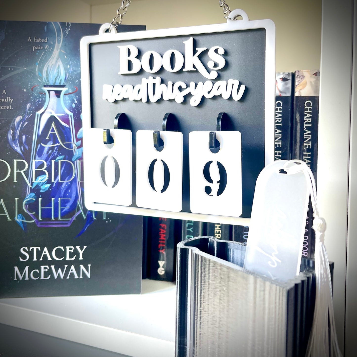 Book Tracker | Personalised Hanging Book Tracker with Number Hooks | For Avid Readers