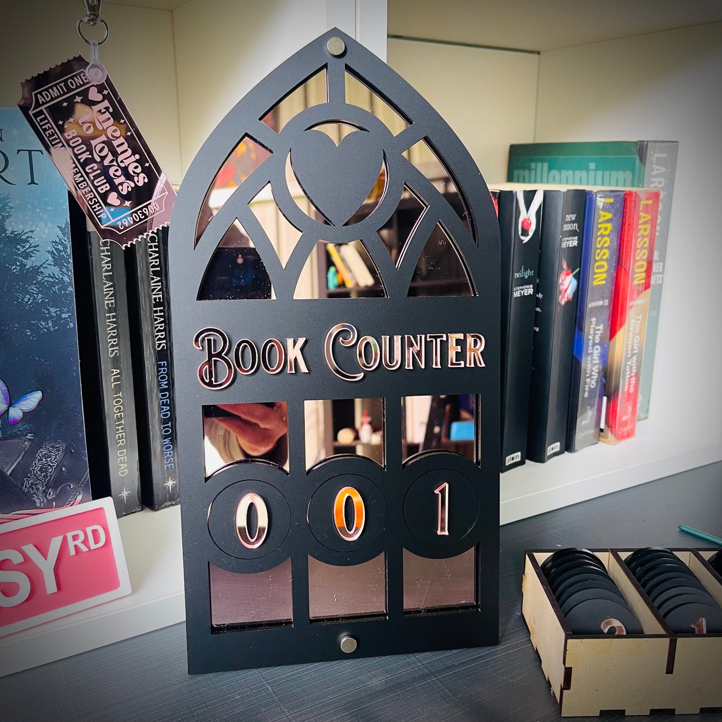 Romance Book Tracker | Gothic Heart | Romantasy Shelf Decor