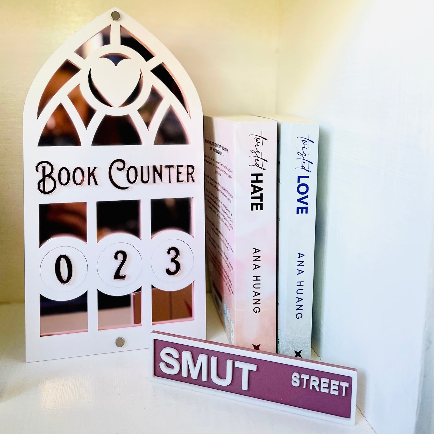 Romance Book Tracker | Gothic Heart | Romantasy Shelf Decor