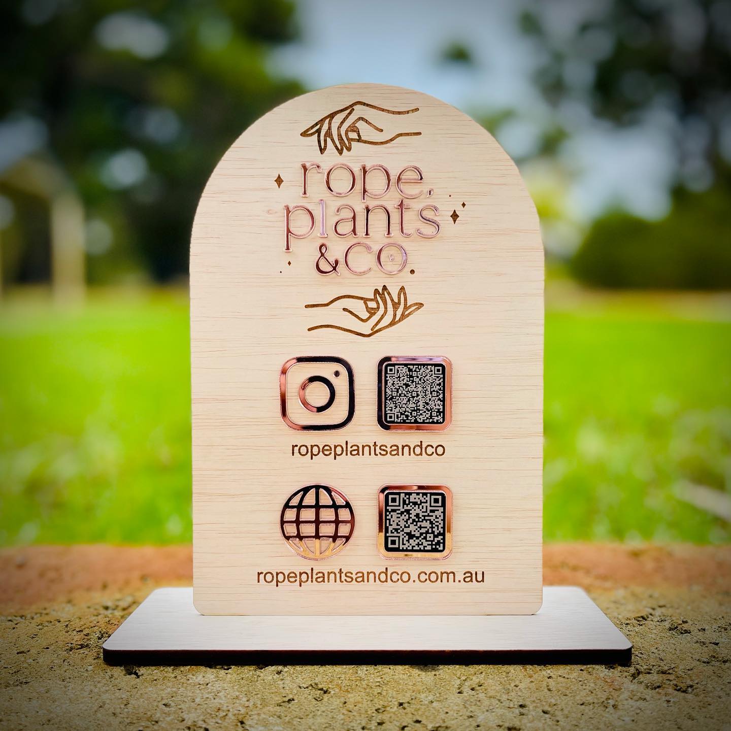 Business | Wooden QR Stand Arch 3D