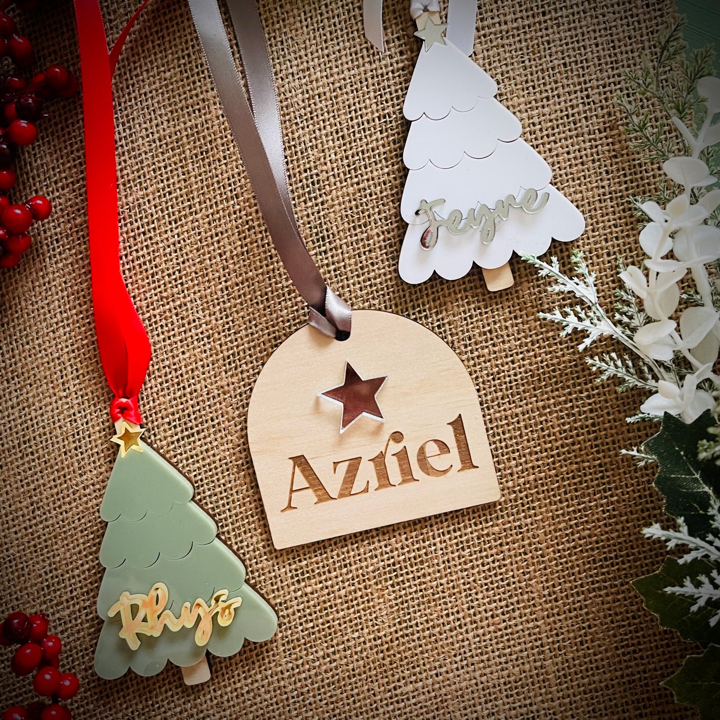 Christmas | Arch Bauble Name Design