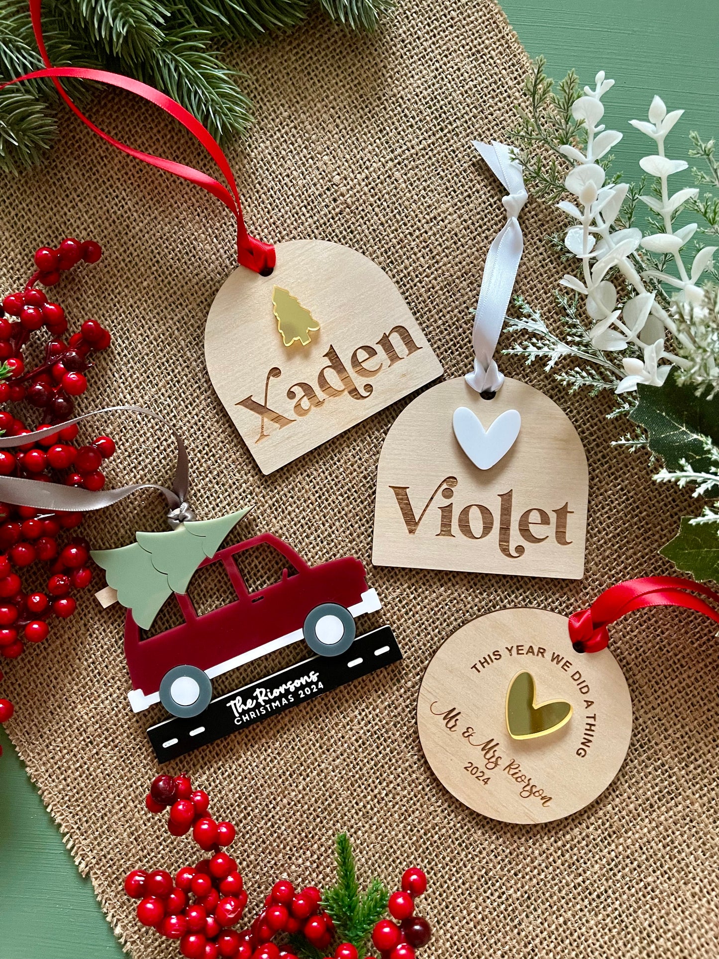 Christmas | Arch Bauble Name Design
